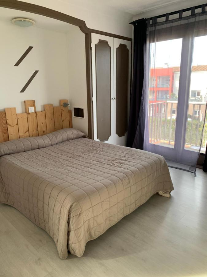 Hotel Le Canetois Экстерьер фото